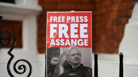 Estradizione Assange, giustizia inglese ribalta sentenza