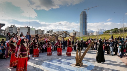 Bukit Abbas Abad Tehran dan Wisatawan Nowruz