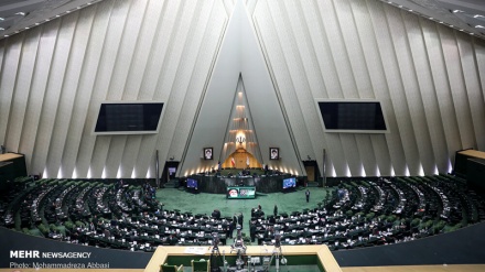 Amerkə vədə İroni sepah təşkilati vırə zumand bəbe; İroni islamiyə şura məclesədə anti Amerkə loyhə.