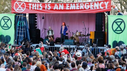 英・ロンドンで自然環境保護を訴えるデモが７日目に突入