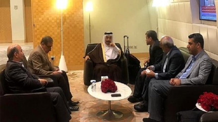 İran parlamentosundan  bir heyet Katar'a gitti 