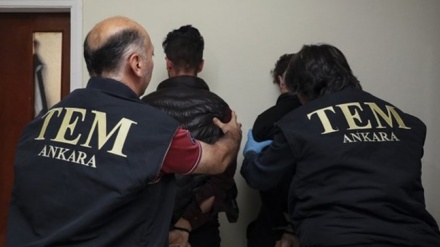 BAE'li iki kişi istihbaratçı oldukları iddiasıyla yakalandı