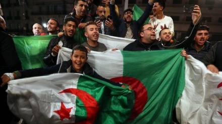 Furaha, nderemo na vifijo vyatanda nchini Algeria baada ya Bouteflika kujiuzulu 