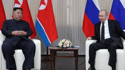 Stretta mano Putin-Kim, inizia vertice
