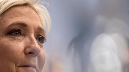 Marie Le Pen: 'il Papa pensi alle chiese'