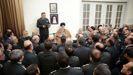 مقام معظم رهبری : با قاچاق و عوامل ناامن‌کننده فضای مجازی برخورد جدی کنید