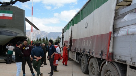イランの洪水被災地で救援活動が継続