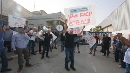 כמאה עובדים הפגינו במחאה על סגירת מפעל חרסה היסטורי בבאר שבע