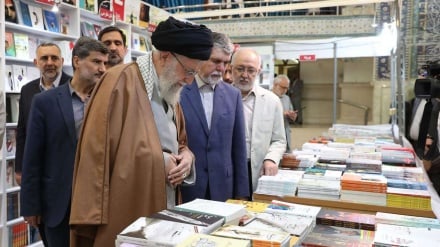 Kunjungan Ayatullah Khamenei ke TIBF ke-32