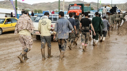 Fotos: Siguen ayuda humanitaria a los afectados por las inundaciones en Irán