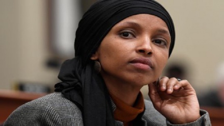 גבר נעצר בחשד שאיים להרוג חברת קונגרס אמריקאית מוסלמית