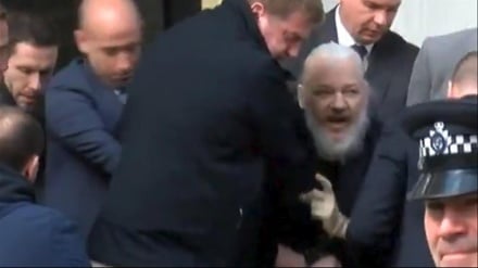 אקוודור: קיבלנו הבטחה מבריטניה שאסאנג' לא יוסגר למדינה שבה עלול להיגזר עליו עונש מוות