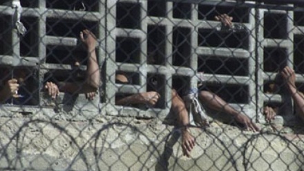 イスラエルの刑務所で、パレスチナ人捕虜らがハンストを続行