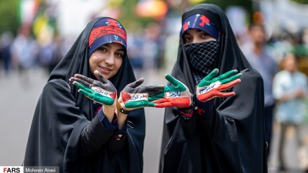 विश्व कुद्स दिवस पर  देखें  तेहरान को  और  ... ज़हरा ज़ैदी की रिपोर्ट सुनें 