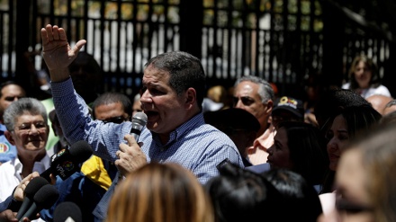 Opositor venezolano huye a Colombia, patrocinador de golpistas