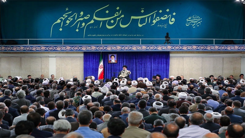 Pidato Rahbar Ayatullah al-Udzma Sayid Ali Khamenei di hadapan pejabat dan anggota parlemen RII.