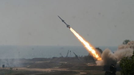 Yemen ordusundan Suudi işbirlikçilere balistik füze saldırısı 