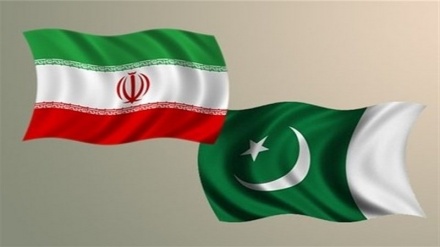دیدار ظریف و عمران خان؛ تاکید بر گسترش همکاری ایران و پاکستان