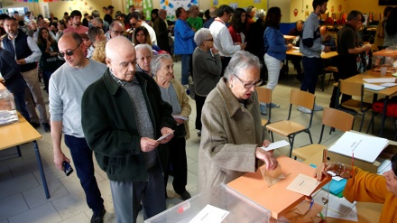 Arranca en España el 'superdomingo' electoral