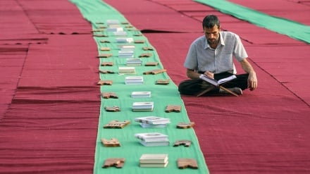 तेहरान के इमाम हुसैन इस्क्वायर पर क़ुरआने मजीद की तिलावत व इफ़्तारी का कार्यक्रम