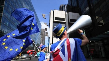 Grindja për Brexit-in kalon në raundin tjetër