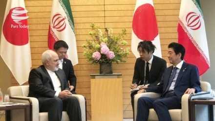 Pertemuan Zarif dengan Perdana Menteri Jepang di Tokyo