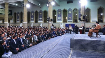 Líder alerta de complots de sionismo y EEUU contra Irán+Fotos