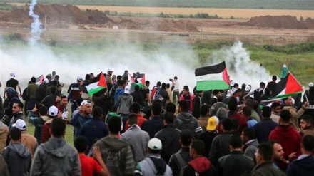 ガザ地区の平和的なデモ、イスラエル軍の銃撃で１６人負傷