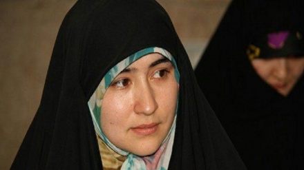 بانوی شاعر افغانستانی: غزلی که در وصف شهدای مدافع حرم خواندم، مورد تحسین رهبری قرار گرفت
