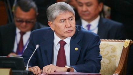 Алмазбек Атумбаев Қирғизистон социал-демократик партияси раислигидан истеъфо берди
