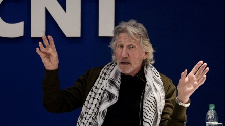 Roger Waters: 'a sconfiggere i nazisti furono i russi non i coraggiosi inglesi'