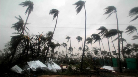 Stuhi e fuqishme dhe përmbytje në Indi