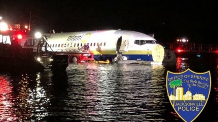 Video: Boeing 737 se desliza de la pista y termina en un río en Florida		 			 			