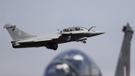 法国7架飙风战机迫降印度尼西亚