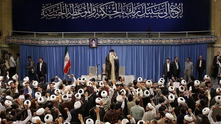رهبر معظم انقلاب: علما در مقام ورثه انبیا باید برای عملی شدن توحید و اقامه قسط، مجاهدت کنند