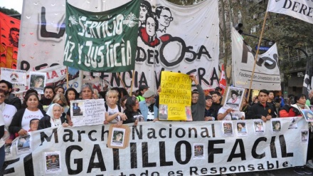 Video: Marcha a Plaza de Mayo por la masacre de San Miguel del Monte(Argentina)