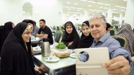 Setiap Hari, Astan Razavi Siapkan Buka Puasa untuk 2000 Peziarah 