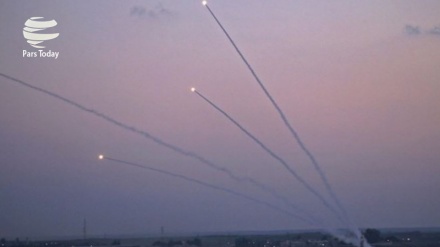 Balas Kejahatan Zionis, Palestina Tembakkan 100 Roket 