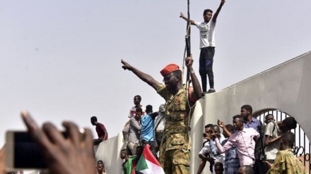 Forcat ushtarake të Sudanit sulmojnë protestuesit në Khartum