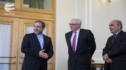 里亚布科夫与阿拉格齐会晤