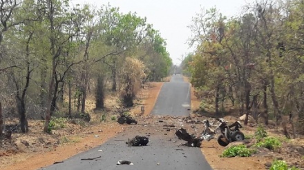 インド・ムンバイで、爆弾の爆発により警察官１５名が死亡