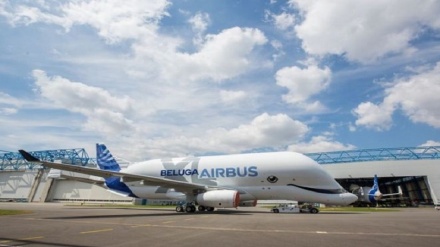 Гамбургга биринчи бор кулаётган Beluga келиб қўнди (фотожамланма)