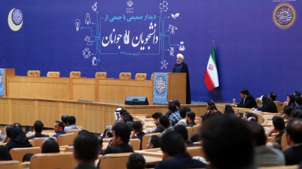 イラン大統領、「文明同士の対話は、イラン国民の思想面での成果」