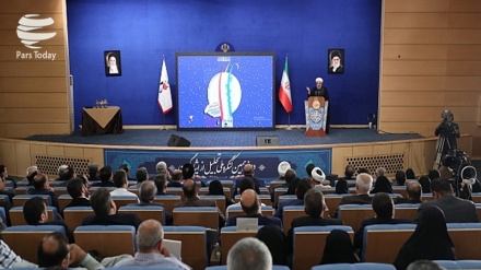 Ruhani: İroni millət deşmənon peşmon bəkan. 