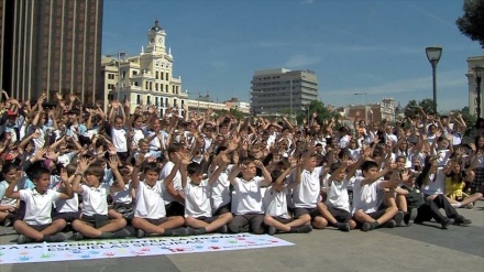 Niños españoles piden que la infancia no sea objetivo de guerra