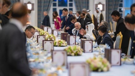 イラン外相、カタール首長主催の晩餐会に参加