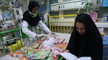 Doa Keluarga Pasien di RS Hazrat Maksumah sa 