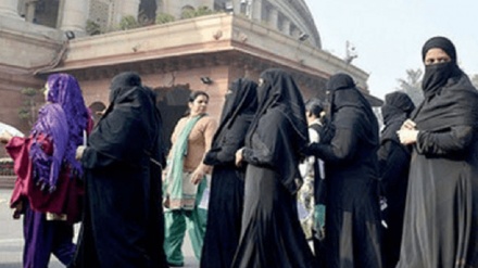 ভারতে বোরকা নিষিদ্ধের দাবি শিবসেনার, বিরোধিতা করলেন রামদাস আতাওয়ালে 
