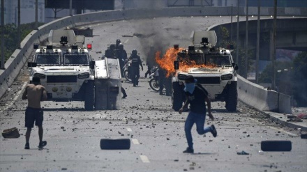 Violencia de golpistas deja 5 muertos y 233 detenidos en Venezuela