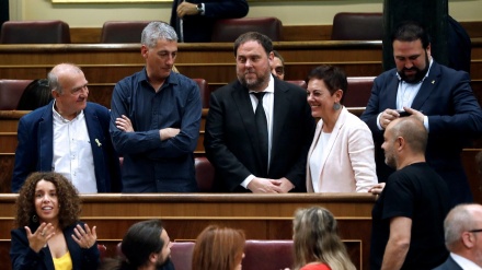 Disputa en España por la suspensión de parlamentarios presos